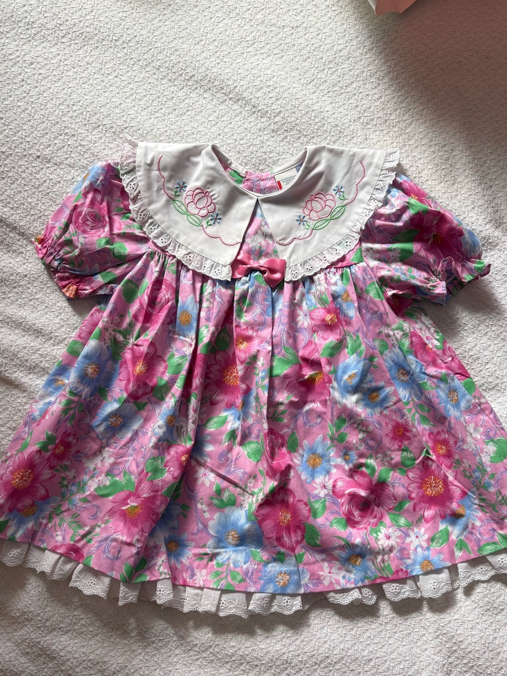 Vintage Pink Floral Dress with White Embroidered Collar and Green Accents